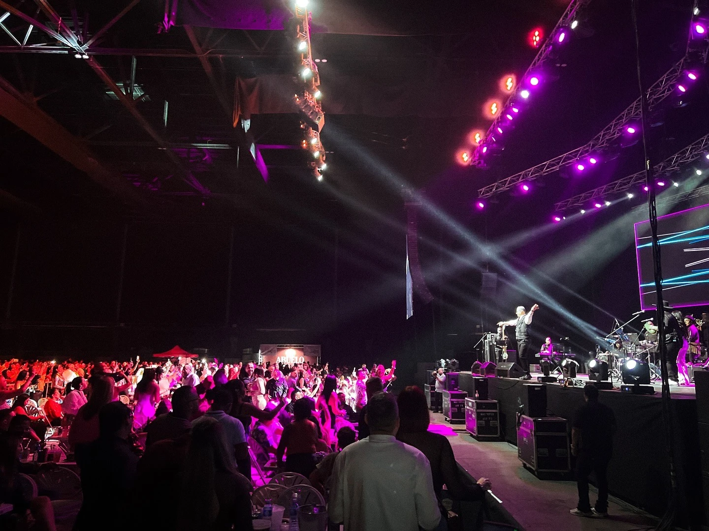 World Show produciendo un espectáculo en vivo en Panamá